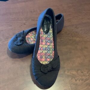 Black flats 10w
